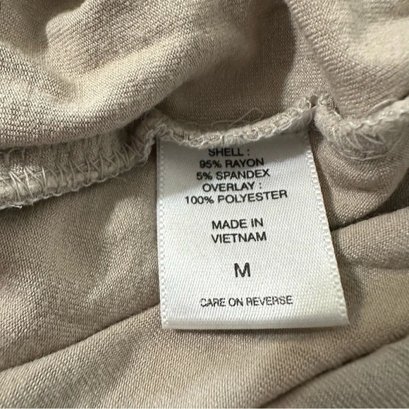 New York and Company Stretch women's size medium short sleeve blouse, beige - Picture 6 of 6